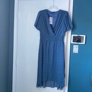 Blue and white dress size L short sleeves